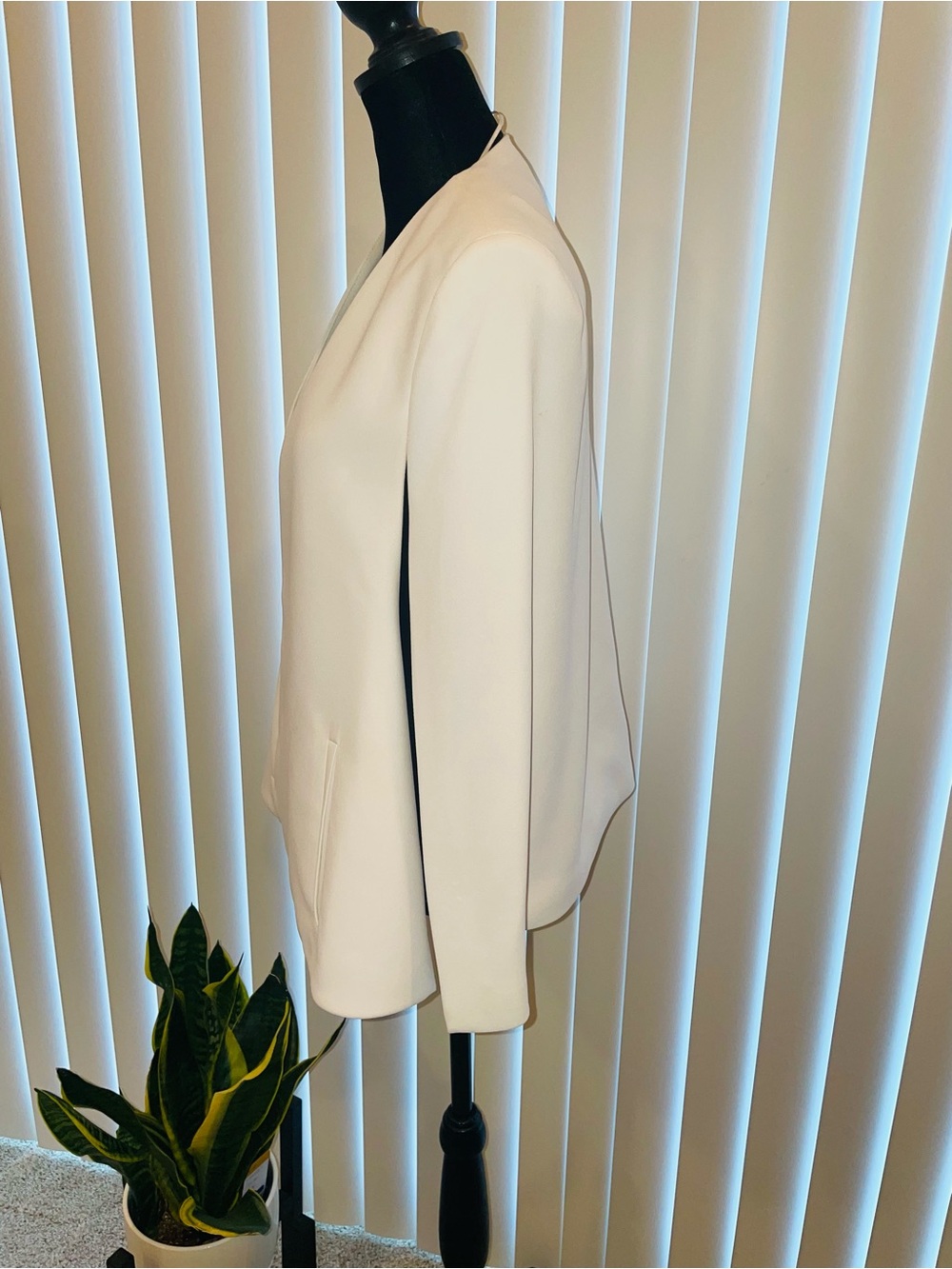 Zara Woman Cream Blazer with open arm Detail - Picture 2 of 6